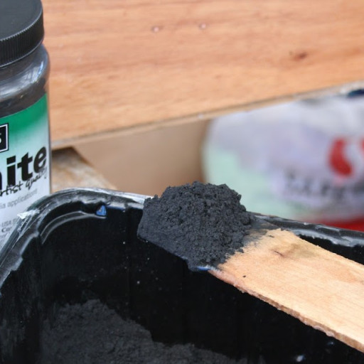 Como usar grafite em pó para recuperar mosquetões e equipamentos outdoor
