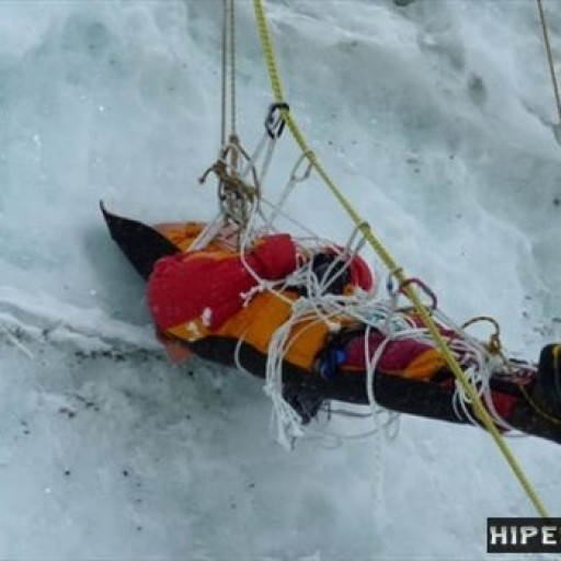 Site divulga fotos de alpinistas mortos e deixados no Monte Everest