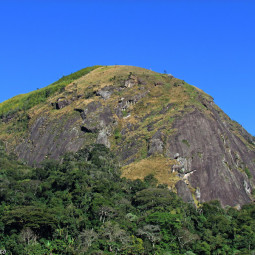 Dois escaladores são resgatados pelo Corpo de Bombeiros em Petrópolis RJ