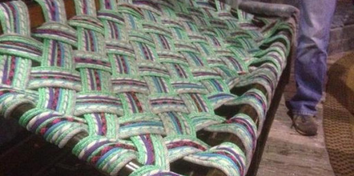 Conheça o “Ropechouch”, um novo modelo de sofá feito com cordas de escalada