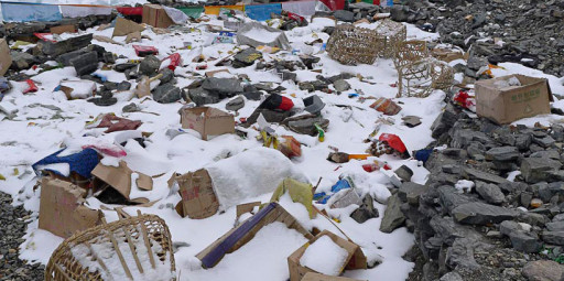 China limita radicalmente licenças para subir o Everest por campanha de limpeza e retirada de corpos