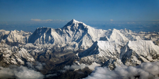 Custos milionários do montanhismo: Quanto custará escalar o Everest em 2018?