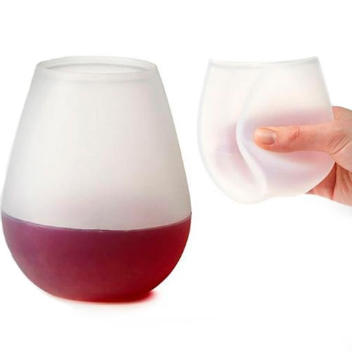Empresa lança linha de taças de vinho de silicone para camping