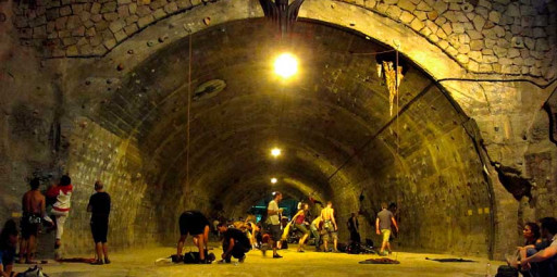 La Foixarda o túnel que virou academia de escalada na Espanha