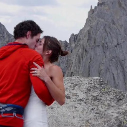 Casal faz casamento 100% outdoor e vídeo viraliza na internet