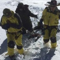 Sobe para 24 o número de mortos em avalanche no Himalaia
