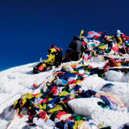 Exército indiano irá ao Everest remover toneladas de lixo deixados por montanhistas