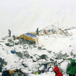 Pelo menos 18 pessoas foram mortas em Avalanche no Everest