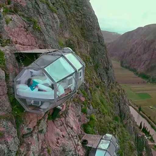 Peru inaugura cápuslas para dormir a 120 metros de altura no Vale Sagrado
