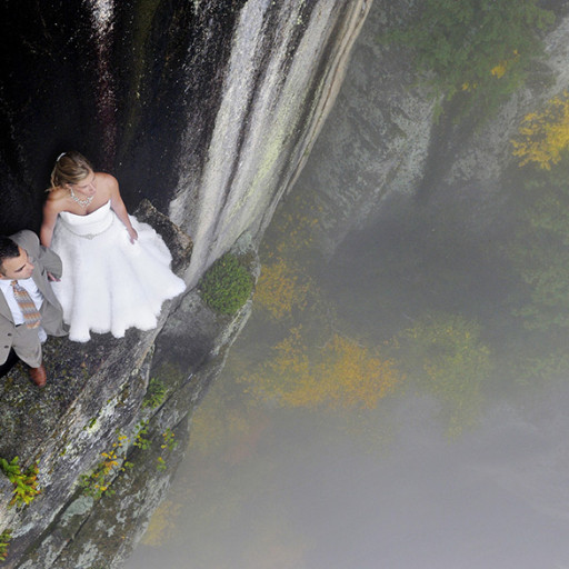 Fotógrafo se especializa em tirar fotos de noivos em falésia com 110m de altura
