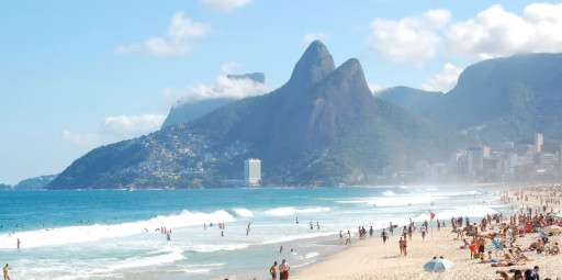 Escalada em aderências no Rio de Janeiro é documentada em vídeo de turista estrangeiro
