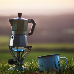 Conheça 6 maneiras de preparar um café em um camping