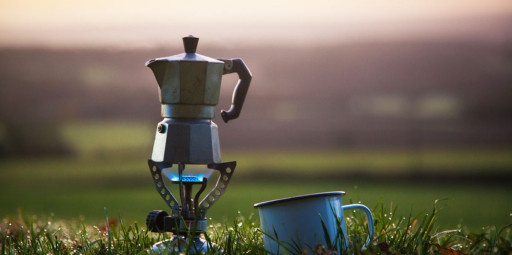 Conheça 6 maneiras de preparar um café em um camping