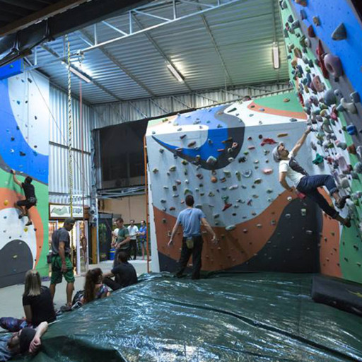 Joinville-SC inaugura nova e moderna academia de escalada