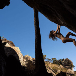 Mineira cria projeto fotográfico de nu artístico de escaladoras brasileiras