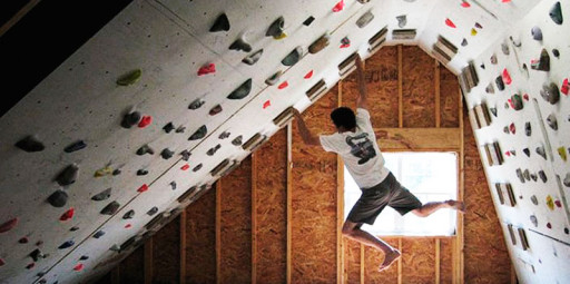 Confira 10 formas criativas de transformar sua casa em uma academia de escalada