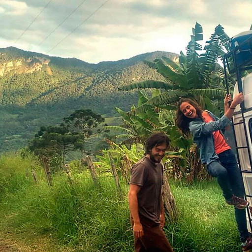 Casal de escaladores gaúchos constroem motorhome para viajarem um ano pela América do Sul