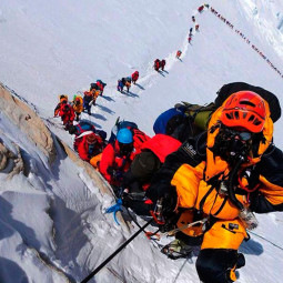 Início da temporada de montanhismo do Everest: Os números e orçamentos oficiais de 2018