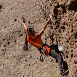 Acabe com os braços tijolados na escalada: Conheça a melhor técnica para recuperar as forças do antebraço