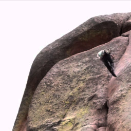 Camalot mal colocado provoca queda de escalador – Assista ao vídeo