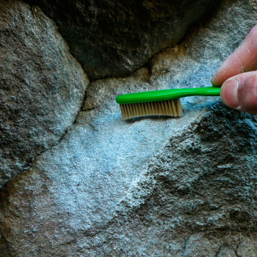 Tipos de rocha na escalada: Saiba porque é importante escovar o magnésio das agarras