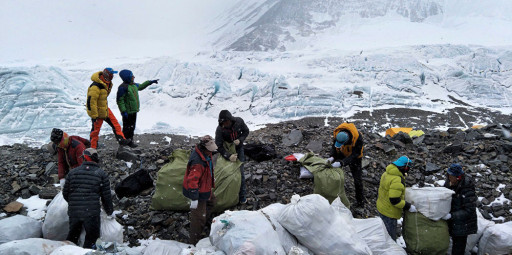 Limpeza anual do Everest 2018 retira 5 toneladas de lixo do topo da montanha
