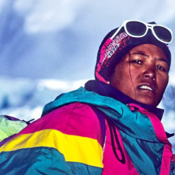 A história não contada da primeira nepalesa a escalar o Monte Everest