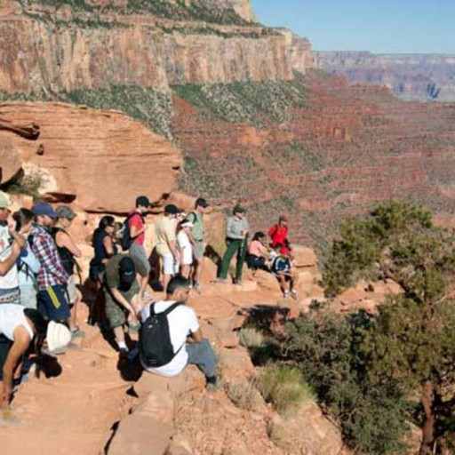Turista morre ao cair de 300 metros no Grand Canyon ao tirar uma selfie