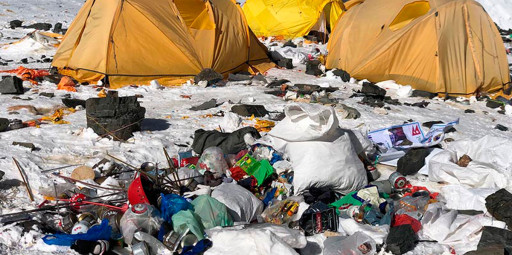 Divulgado plano de grande limpeza de lixo e cadáveres do Monte Everest