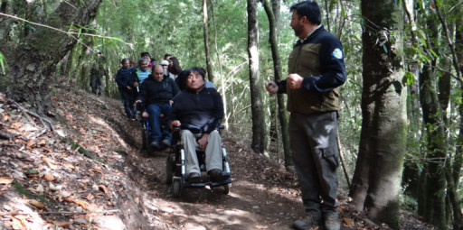 Chile inaugura primeira trilha para pessoas com deficiência física e visual