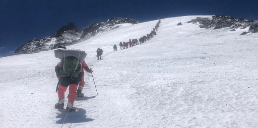 Norte-americano morre em “engarrafamento” no Monte Everest