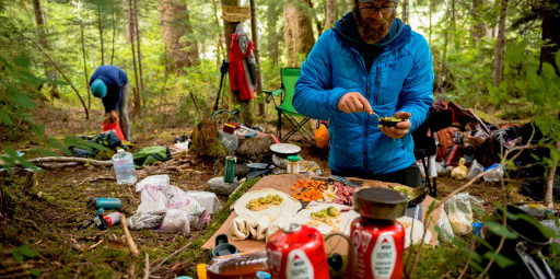 Armazenamento e manuseio de alimentos para praticantes de trekking