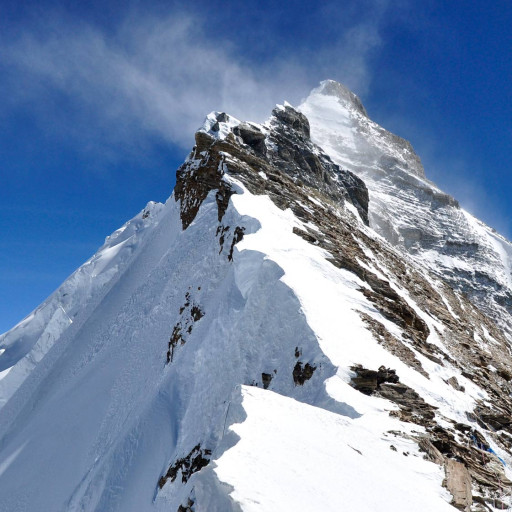 No Monte Everest, China instala antena de 5G mais alta do mundo