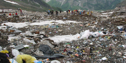 Sherpas sugerem que governo nepalês aproveite o “fechamento do Everest” para limpar a montanha