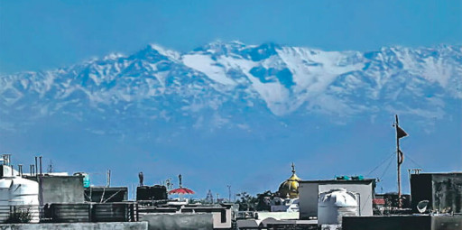 Pela primeira vez desde a Segunda Guerra Mundial, os picos do Himalaia são visíveis a 230 km