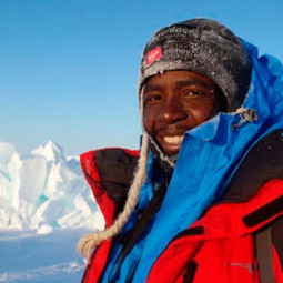 Sibusiso Vilane: O primeiro negro a subir o Monte Everest