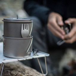 Aço inoxidável, alumínio ou titânio: Qual a melhor panela para o camping?
