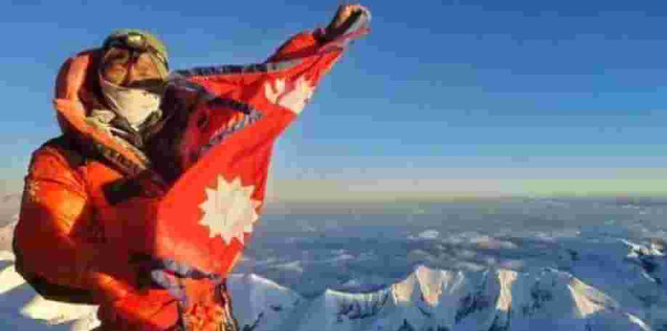 Montanhista nepalês escala as 14 montanhas mais altas do mundo duas vezes