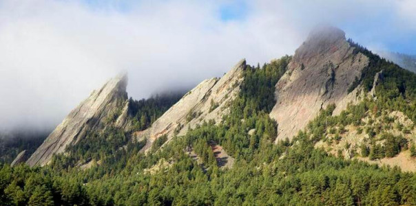 Acidente: Escalador sobrevive a queda de 30 metros em escalada em estilo solo no Colorado