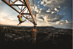Veja o incrível projeto fotográfico de escaladores em ambientes urbanos