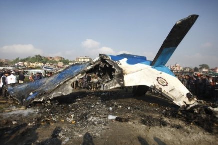 Acidente aéreo mata 19 no Nepal