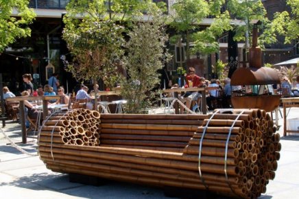 Designer faz projeto de um ecológico banco de bambu