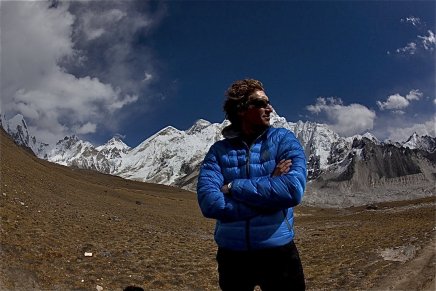 Emissora de TV promove salto de wingsuit do Everest e levanta discussão sobre a banalização do “teto do mundo”