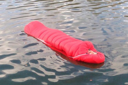 Marca desenvolve primeiro saco de dormir flutuante do mundo