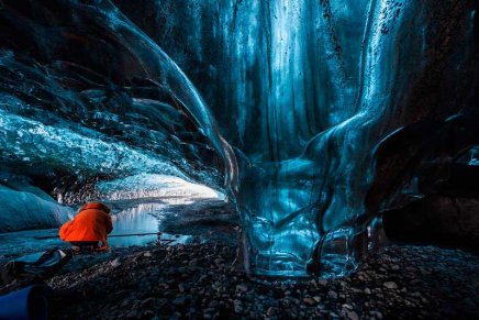 Fotógrafo realiza projeto de foto em caverna de gelo