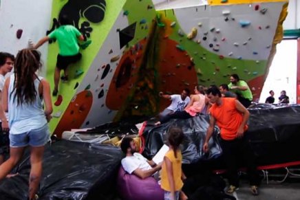 Academia em Porto Alegre-RS realiza curso de capacitação profissional em escalada indoor