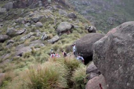 Assista ao divertido vídeo “Pico dos Marins” – um passeio universitário à montanha