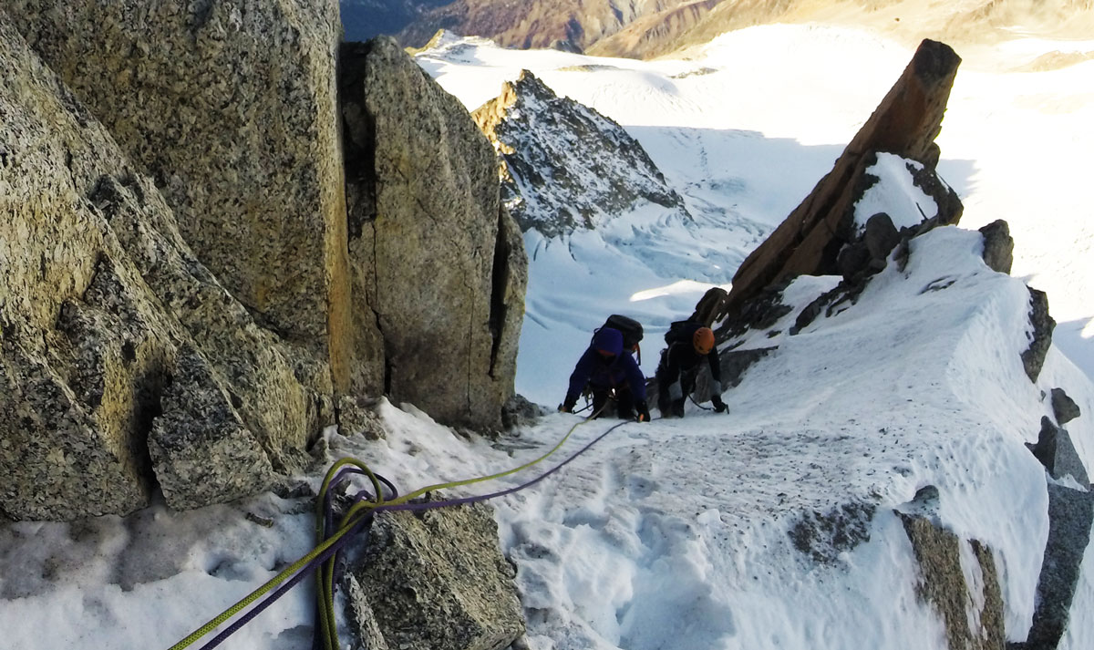 cordada em A em Chamonix e escalada predominatemente em simultâneo aceleram a velocidade da escalada | Foto: Jorge Galve