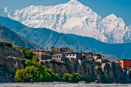 Os montanhistas devem cumprir a quarentena ao chegar ao Nepal