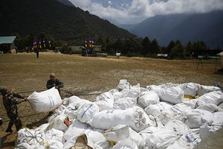 Após retirada de 10 toneladas de lixo, limpeza do Everest é finalizada